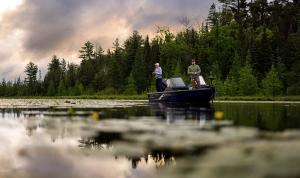 Crestliner 1850 Fish Hawk walk-through aluminium fishing boat