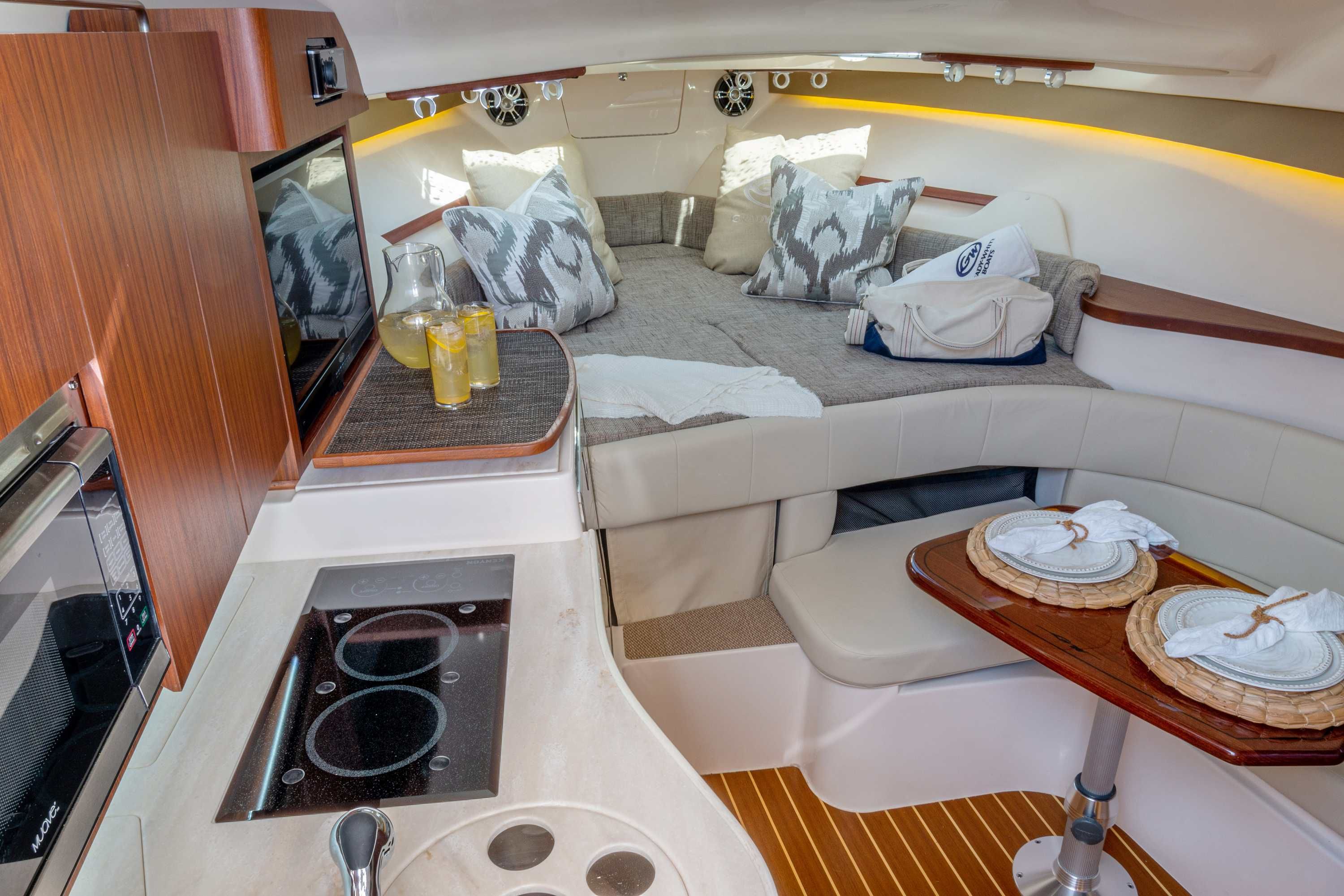 2022 Grady-White Express 330