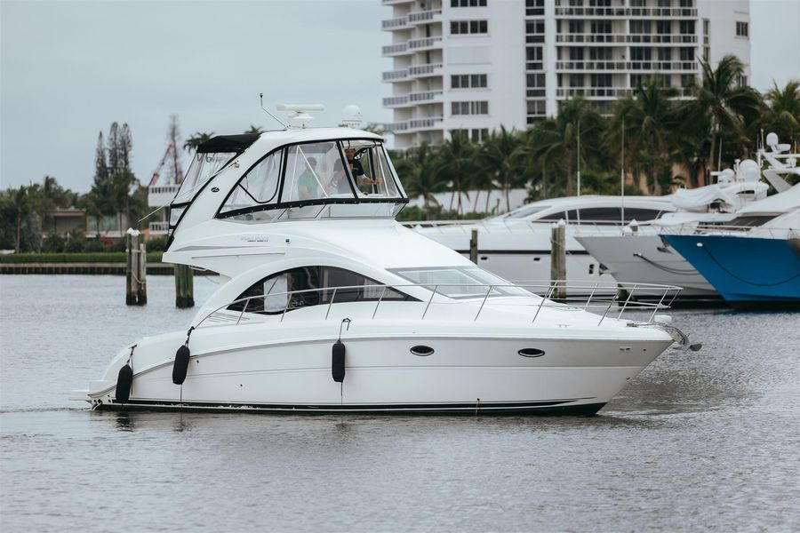 2010 Sea Ray Sedan Bridge 390