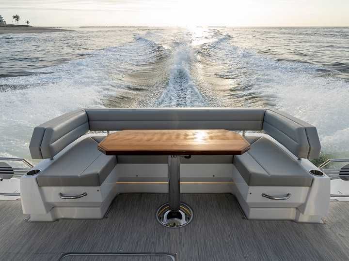 2022 Cruisers Yachts 50 Cantius