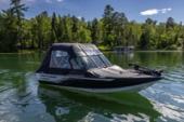 Crestliner 1750 Fish Hawk walk-through detail