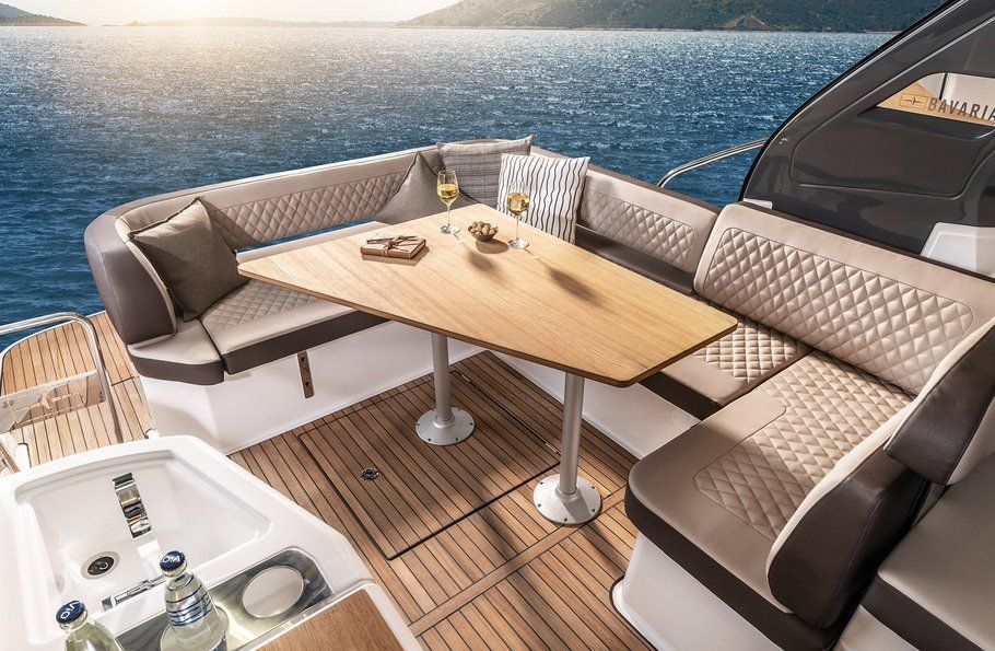 2015 Bavaria Yachts S33