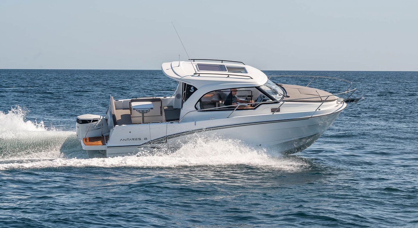 2022 Beneteau Antares 8