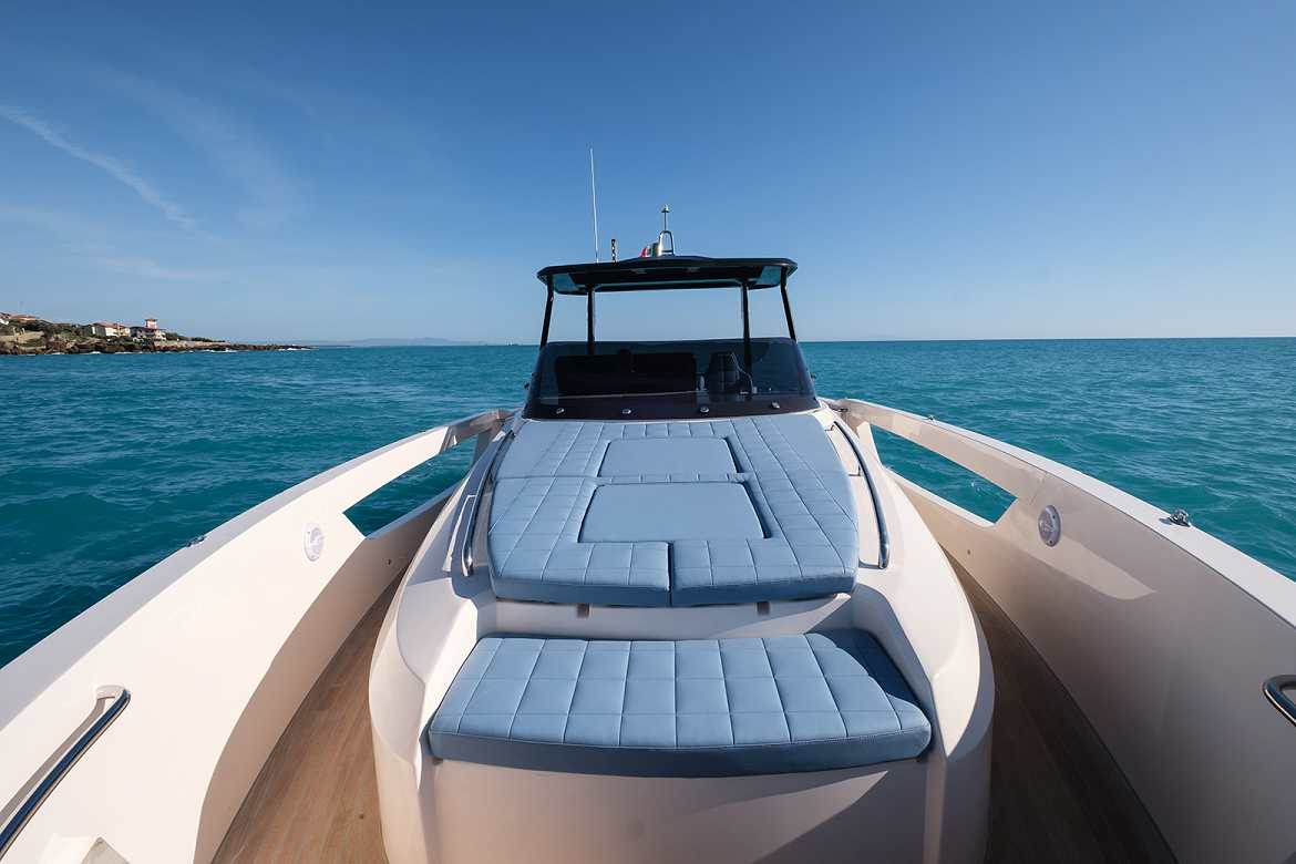 2021 Cayman Yachts 400WA