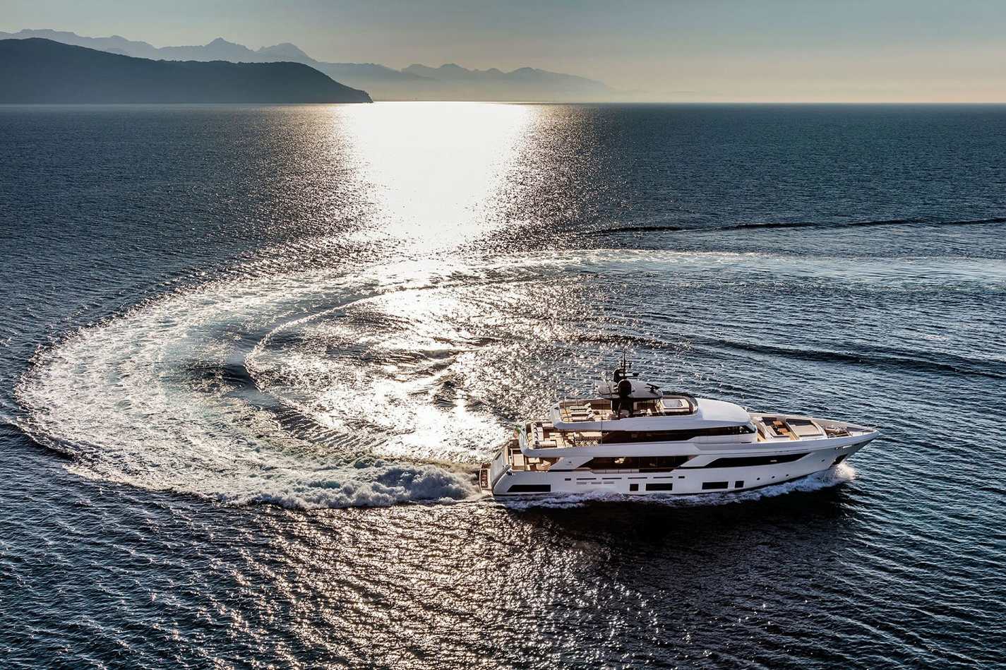 2023 Custom Line Navetta 37