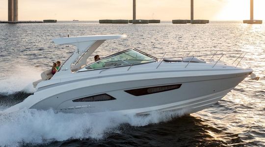 2022 Regal Boats 33 Express - Express Cruiser