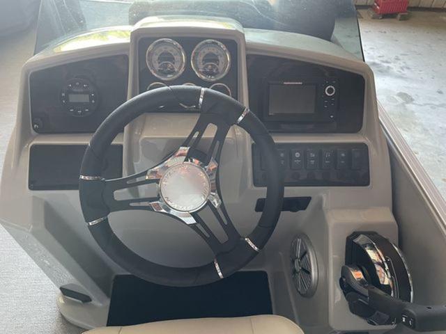 2022 Sylvan 8522 Party Fish - In Stock