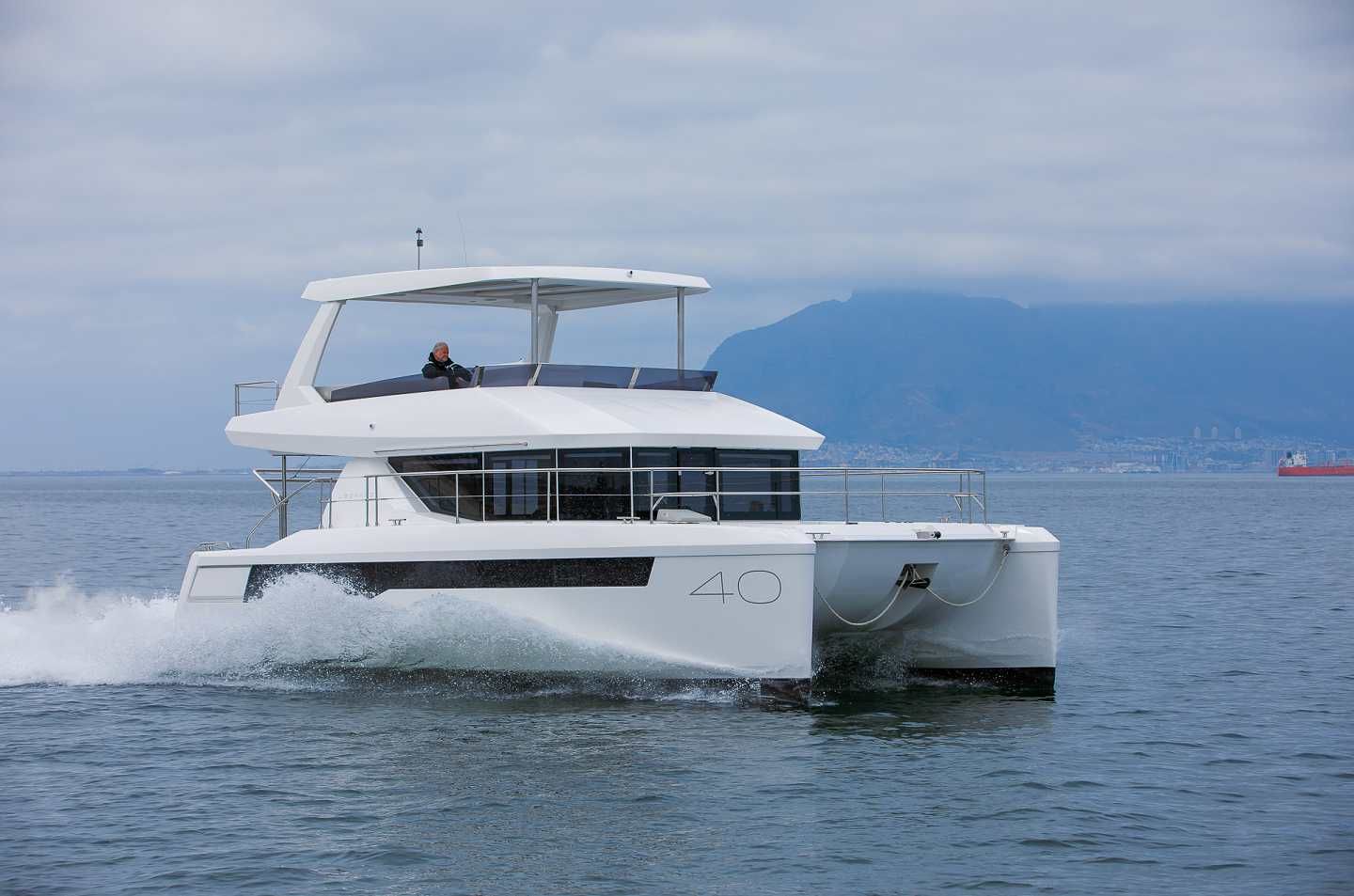 2019 Robertson and Caine Leopard 40