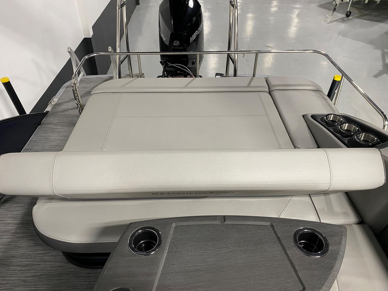 2021 Bennington 23 LSB