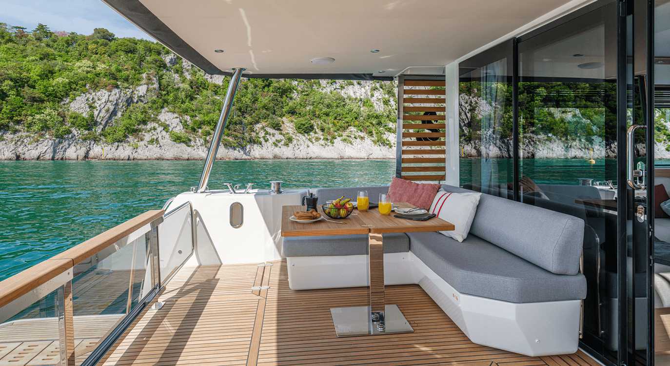 2022 Beneteau Grand Trawler 62