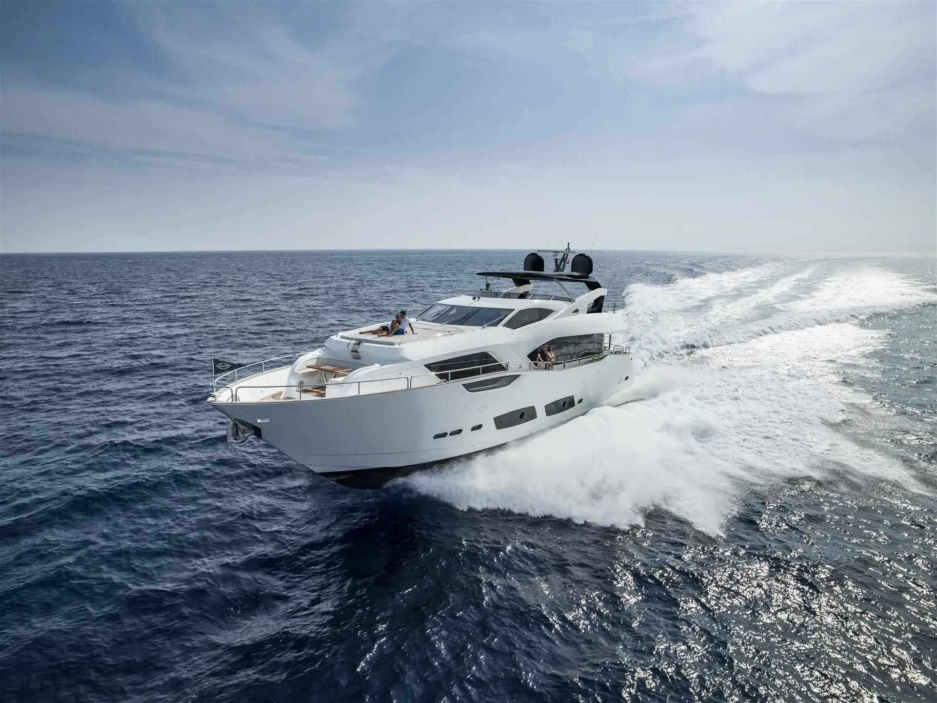 2016 Sunseeker 95 Yacht