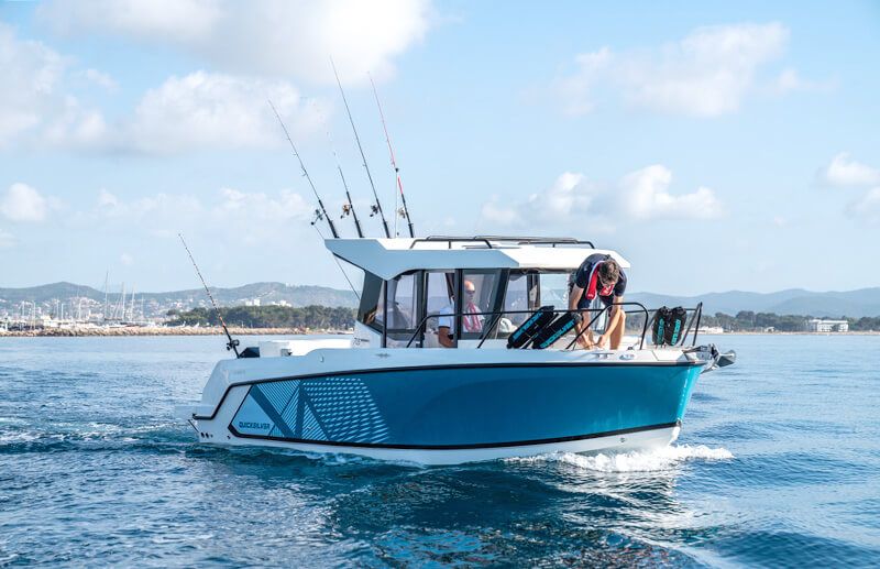 Quicksilver 705 Pilothouse photo 3