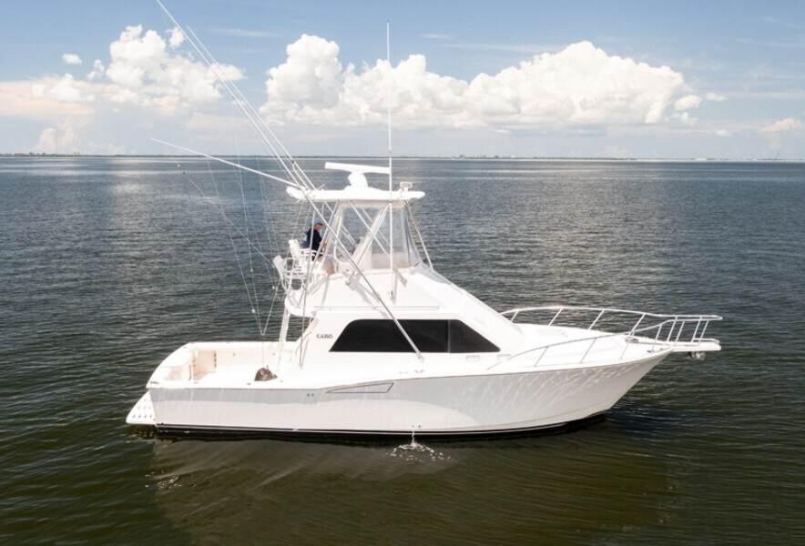 2005 Cabo Yachts Flybridge