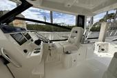 2022 Boston Whaler 325 Conquest