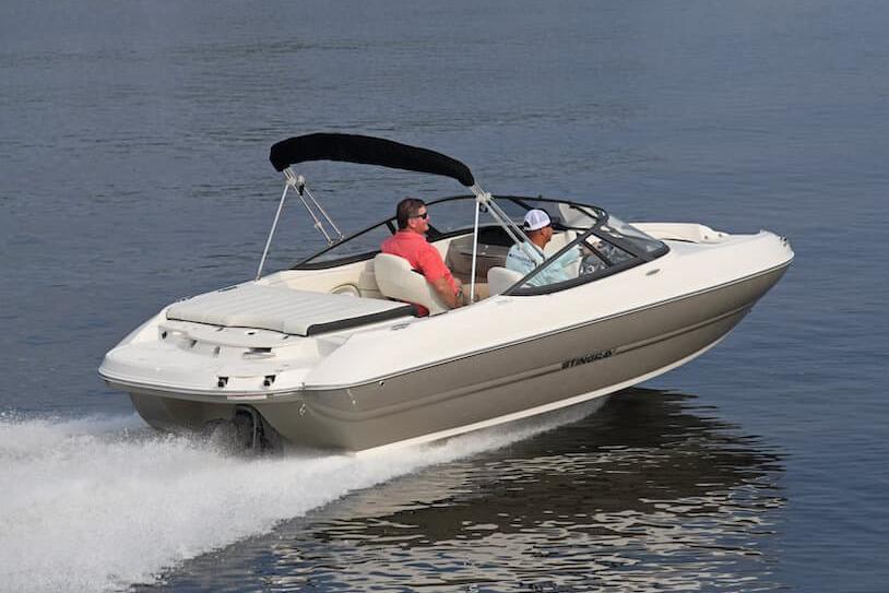 2022 Stingray Boats 208 Lr