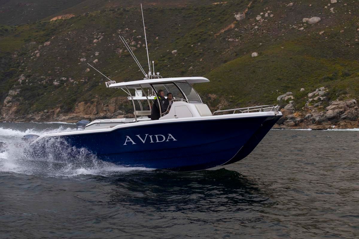 2019 Two Oceans Magnum 2750 Power Catamaran Centre Console