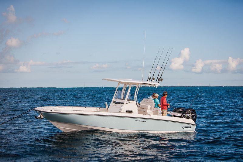 2022 Boston Whaler 270 Dauntless