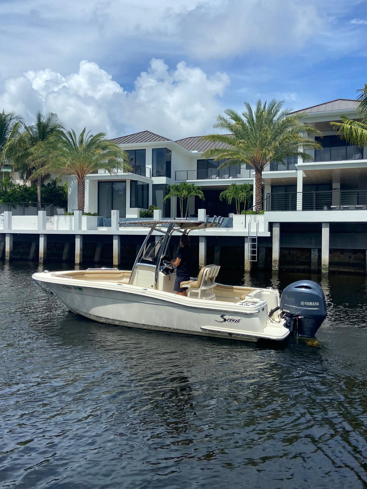 2017 Scout Boats 215 XSF