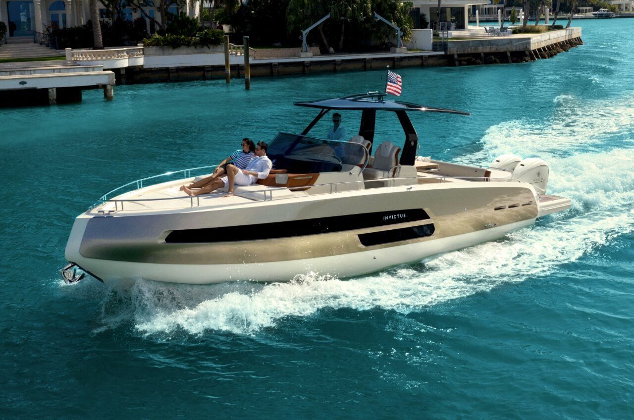 2023 Invictus Yacht GT370S