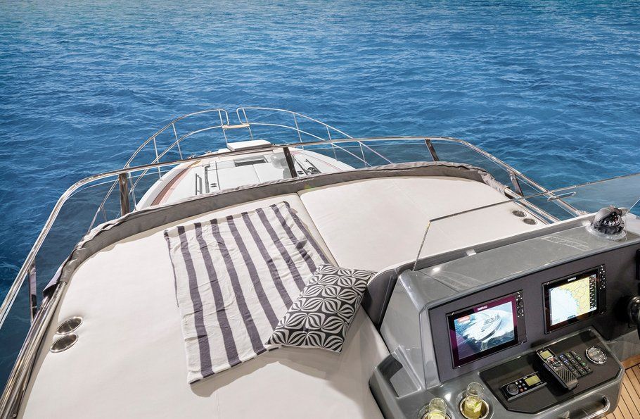 2022 Bavaria Yachts R55