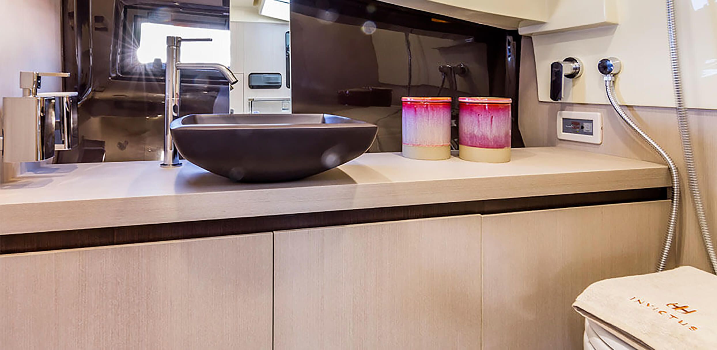 2022 Invictus Yacht GT320S