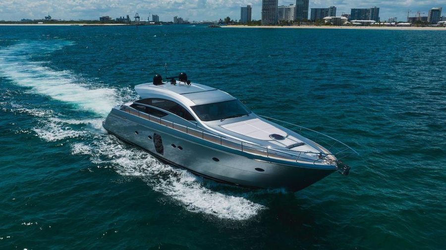 2010 Pershing Yachts 64