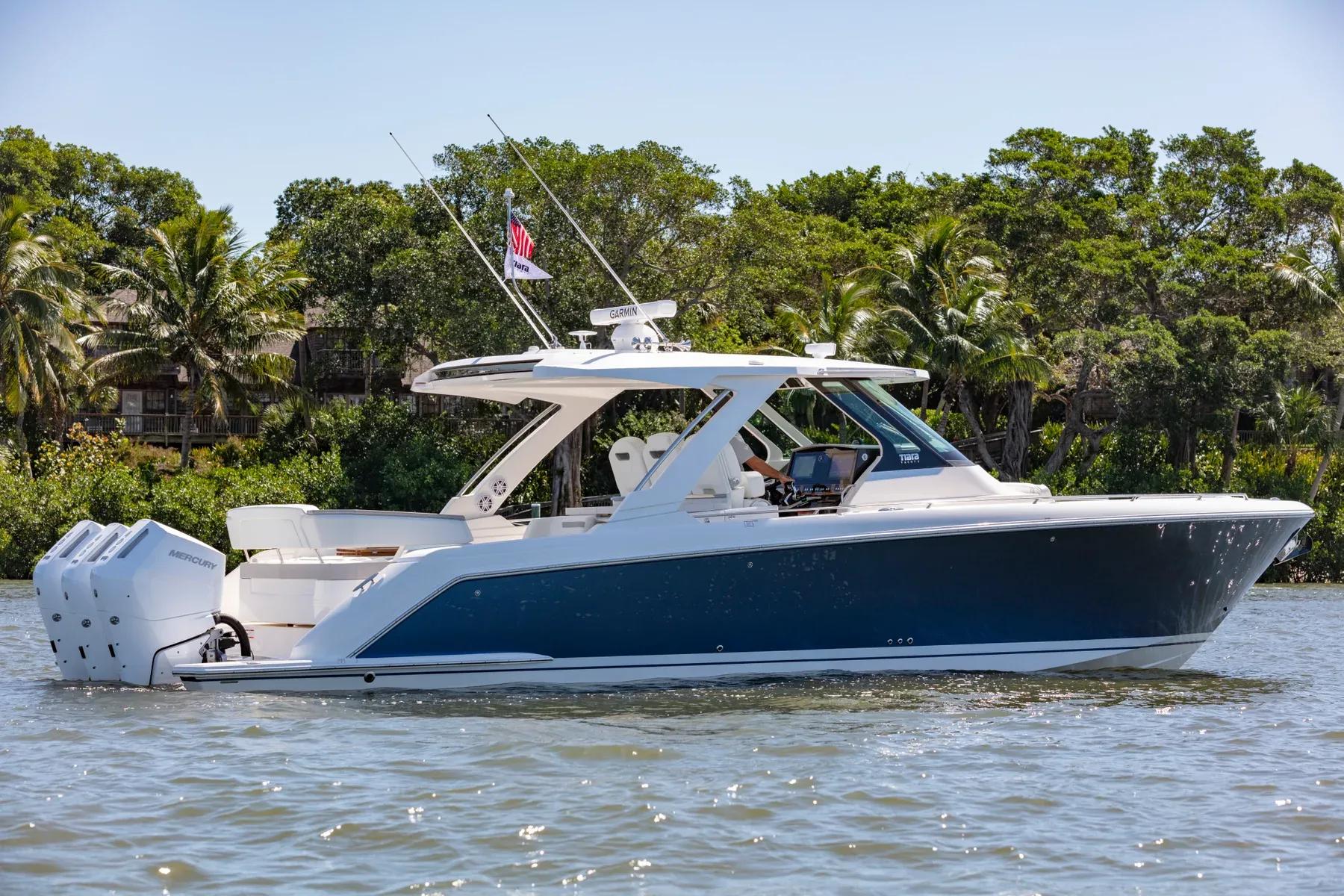 2022 Tiara Yachts 38 LS