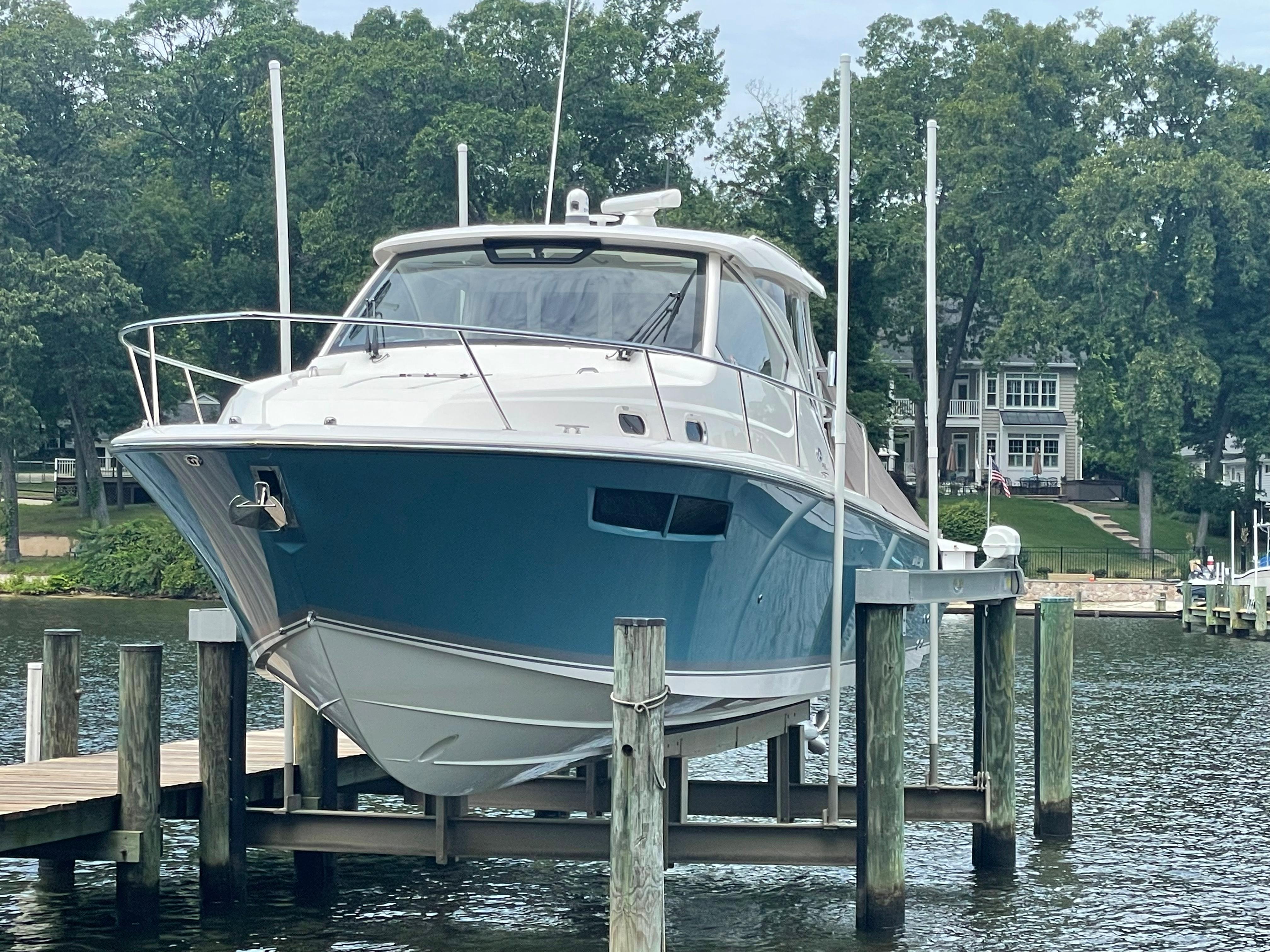 2017 Pursuit Boats OS 355 Offshore