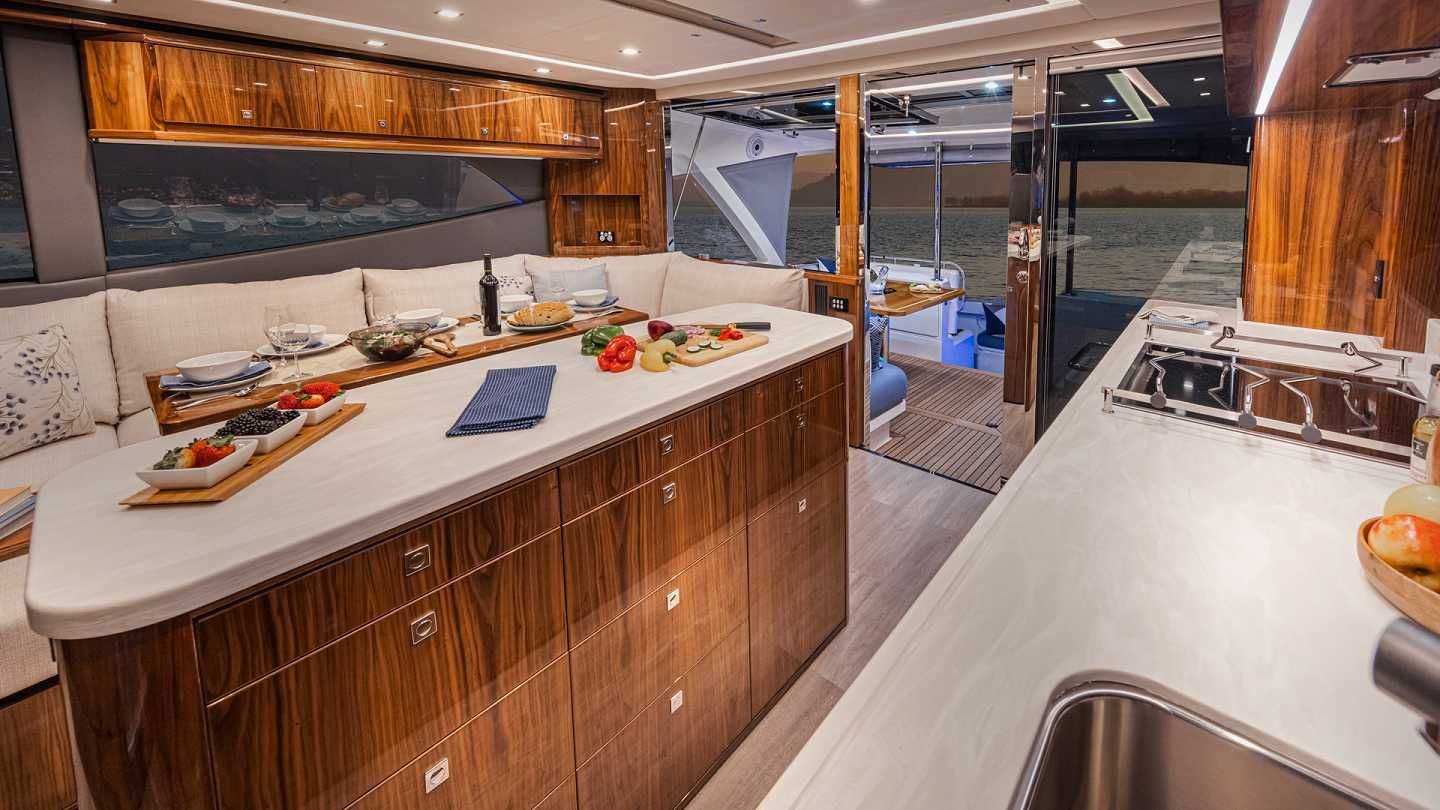 2021 Riviera 645 SUV