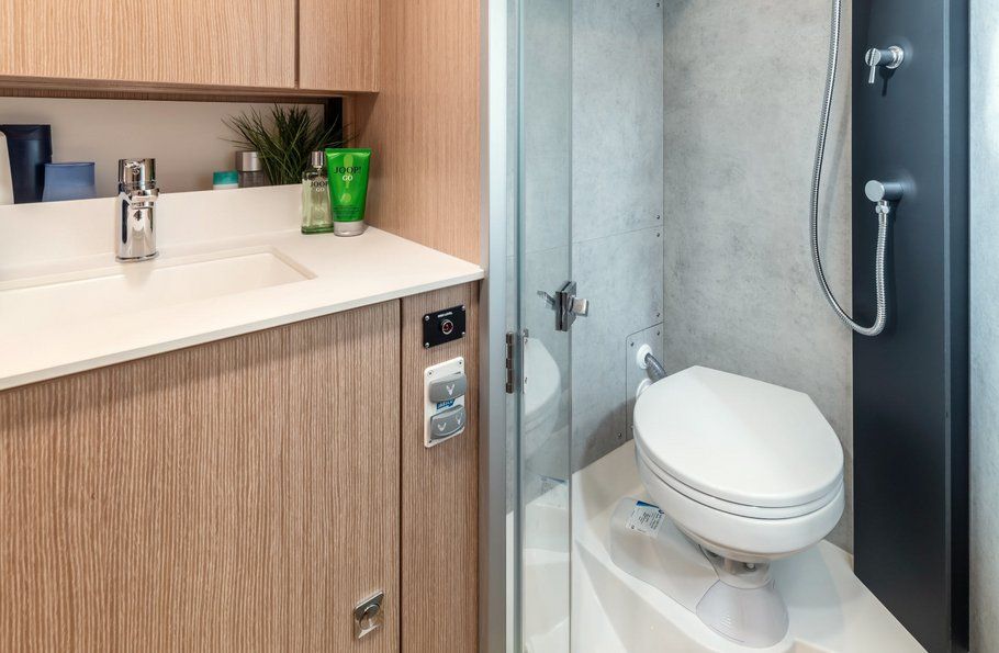 2022 Bavaria Yachts C42