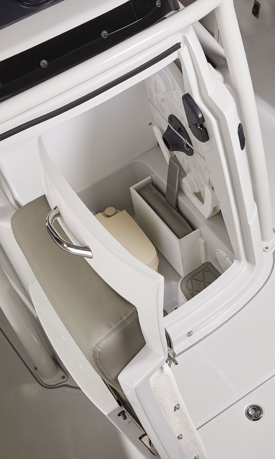 Crownline 210 CC console head compartment