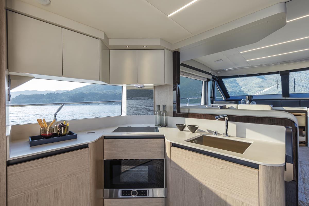 2017 Absolute Yachts 50 FLY