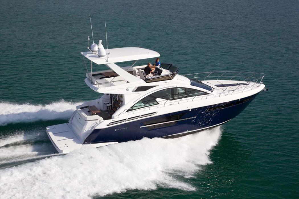 2017 Cruisers Yachts 54 Fly