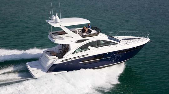 2017 Cruisers Yachts 54 Fly