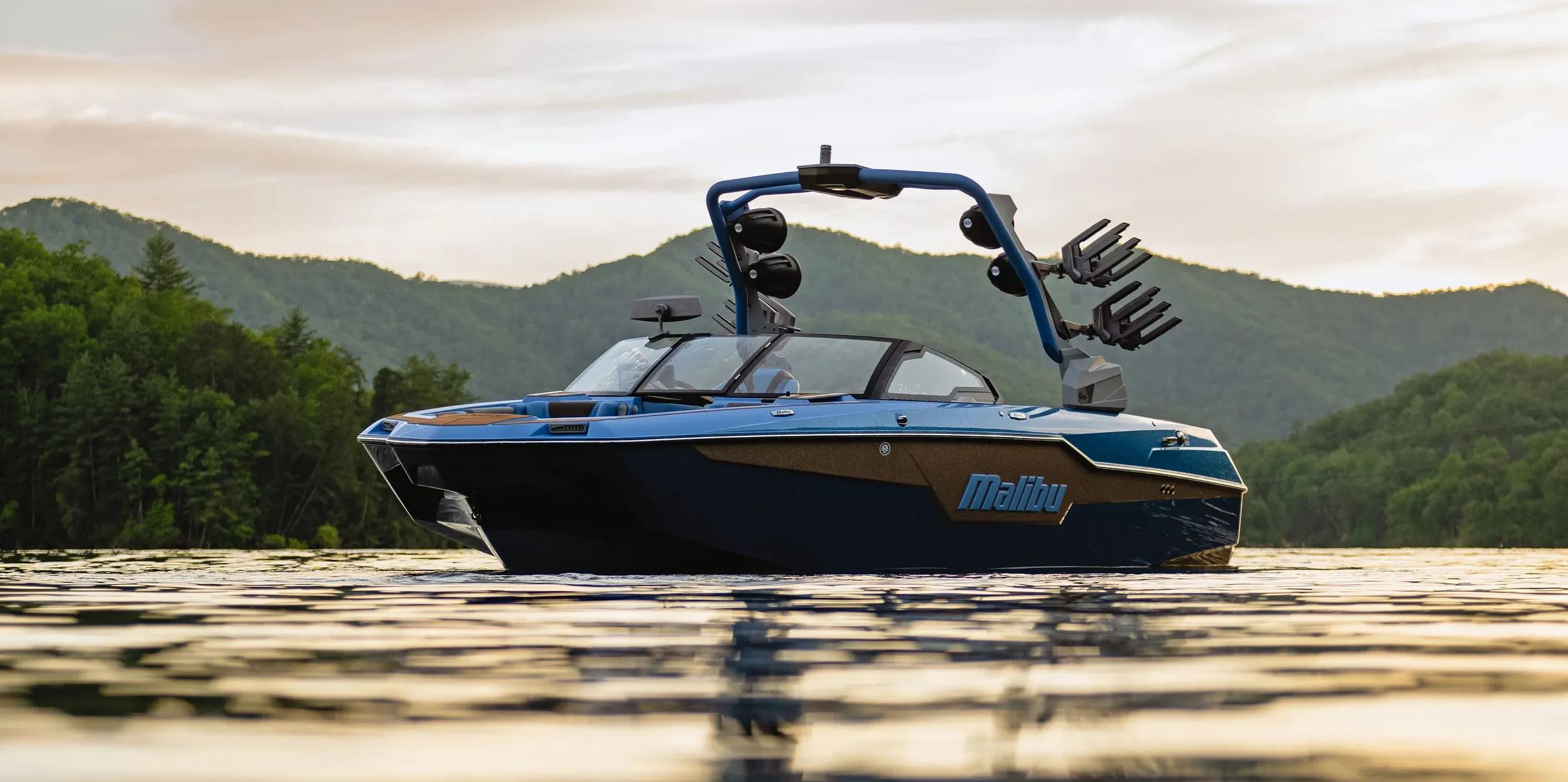 2021 Malibu Boats M220