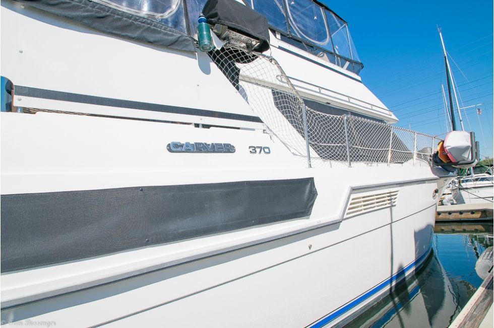 1994 Carver Yachts 370 Aft