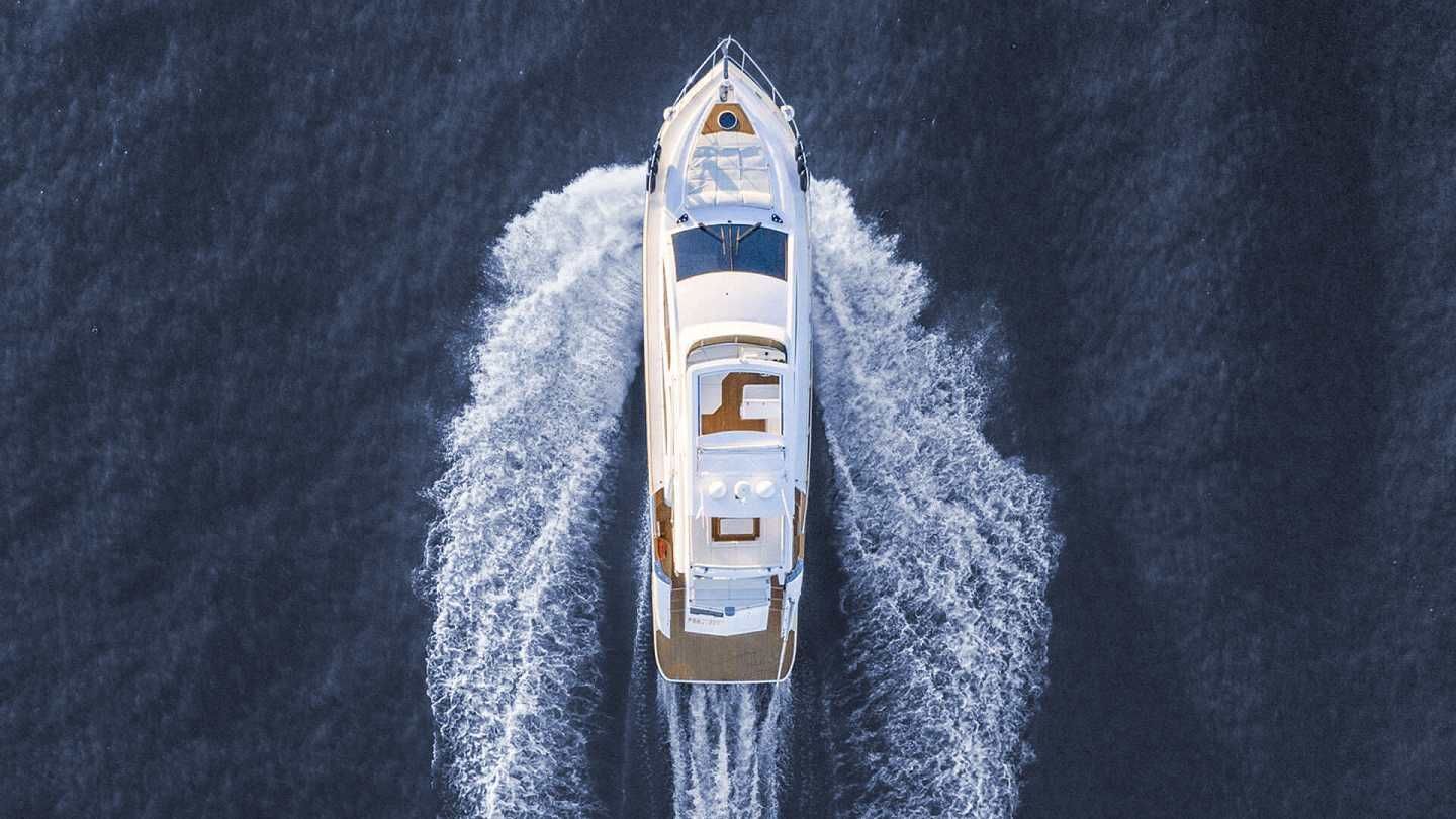 2006 Birchwood 620 Flybridge