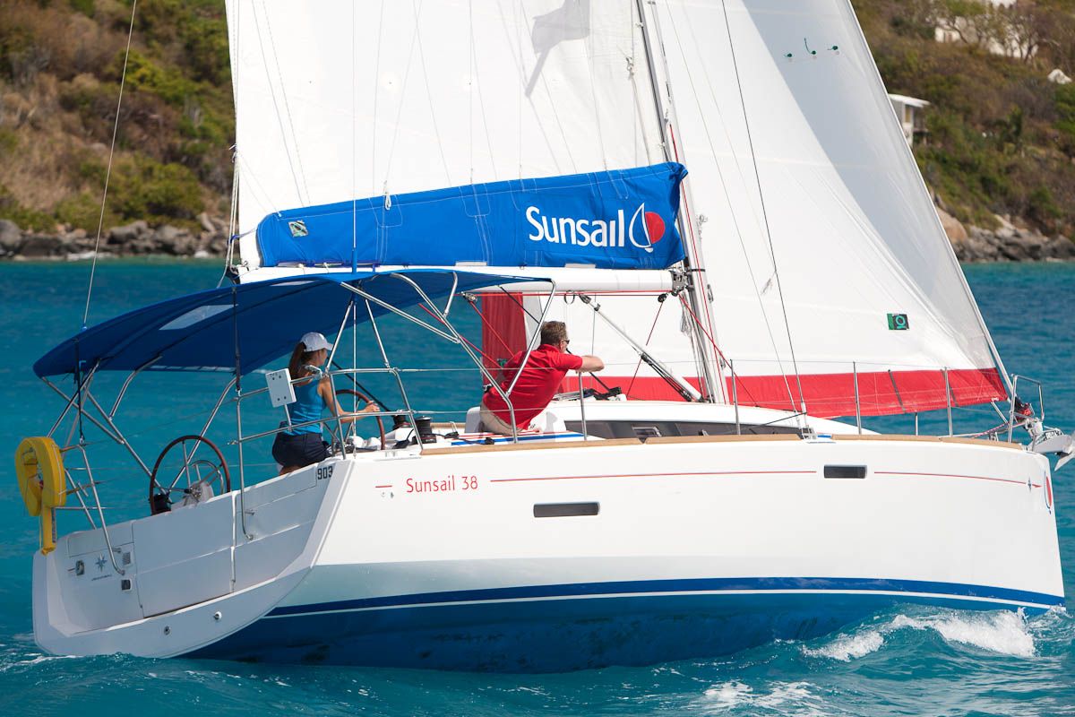 2022 Sunsail 38 3-Cabin