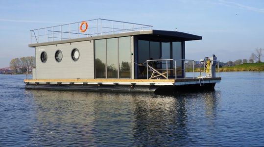 2022 La Mare Houseboats Apartboat XL