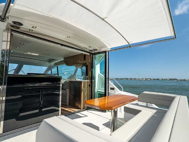 2022 Cruisers Yachts 50 Cantius