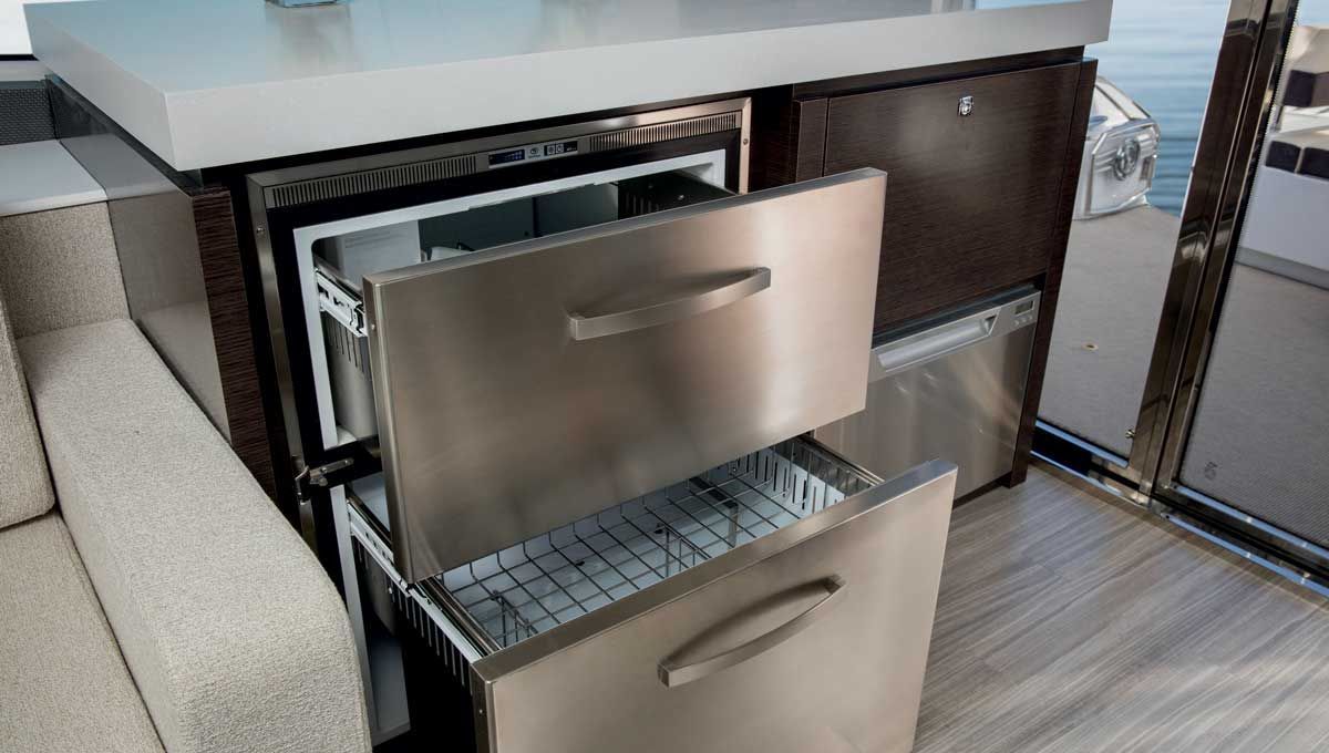 2021 Cruisers Yachts 60 Cantius