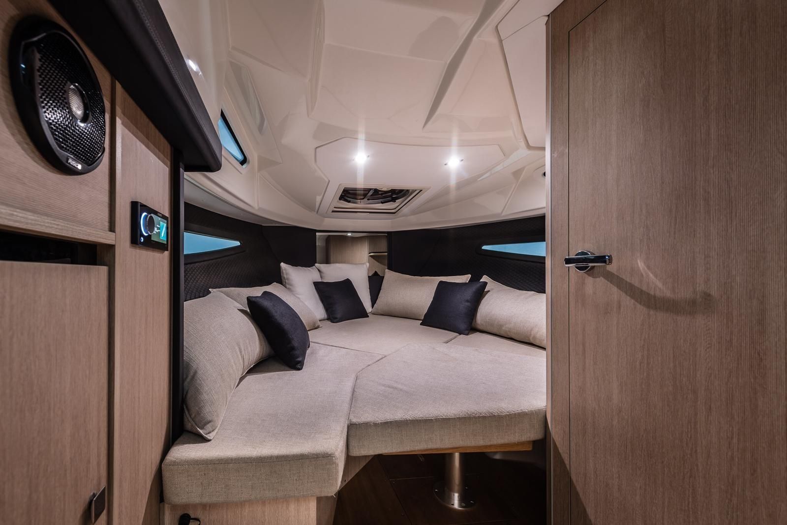 2020 Cranchi Yachts C30 Endurance