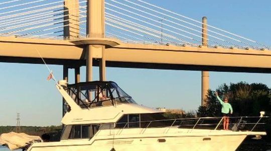 1995 Carver Yachts 370 Voyager