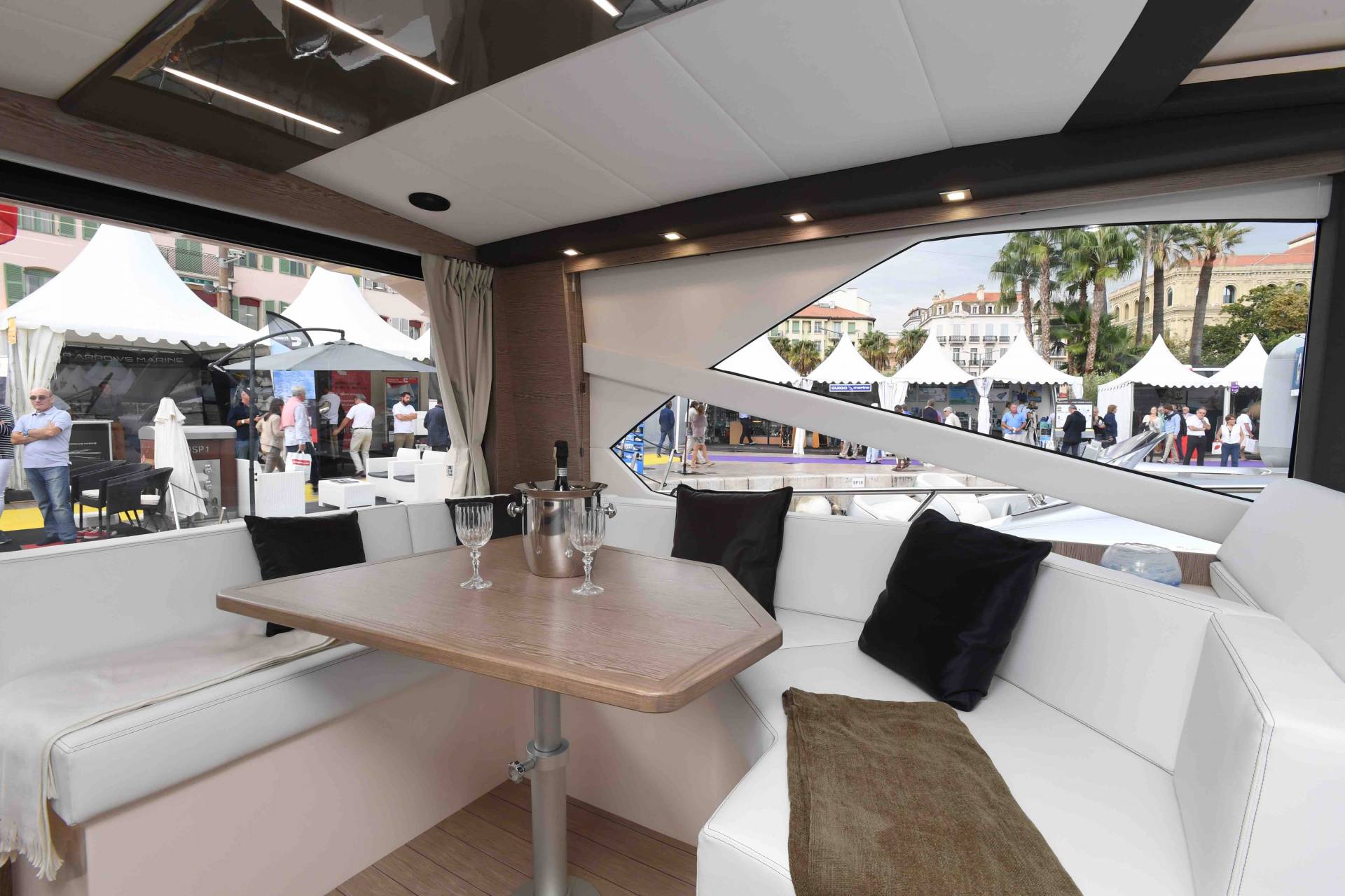 2017 Cayman Yachts S450