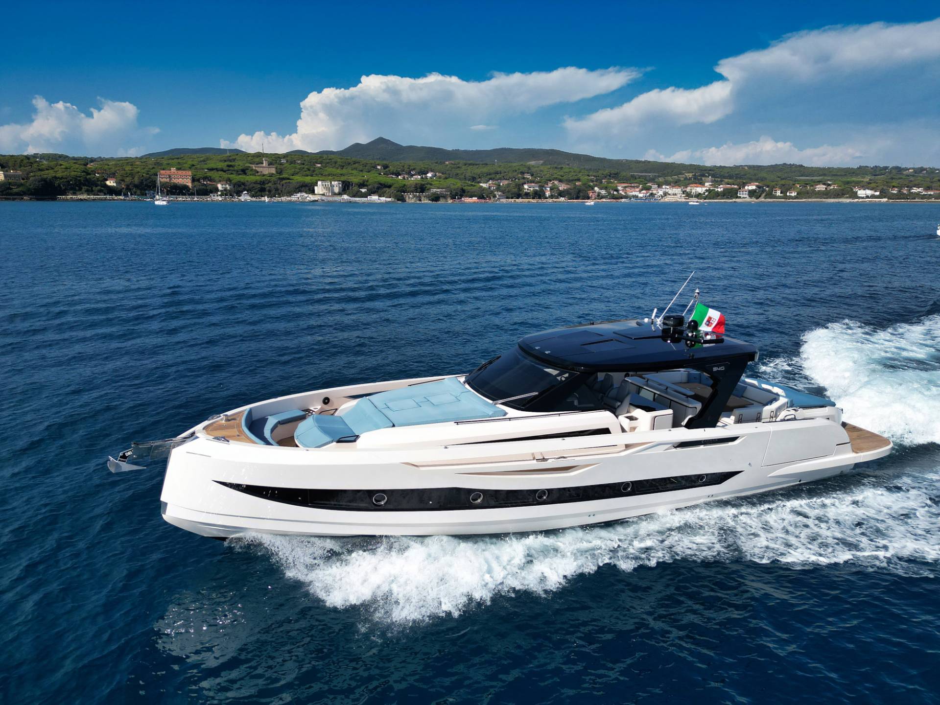 2022 Cayman Yachts 540WA