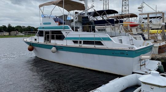 1970 Tollycraft Yachts Tri Cabin