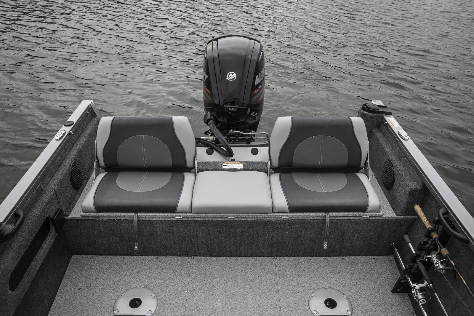 Crestliner 1650 Fish Hawk stern bench seating