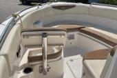 2017 Robalo R222 Center Console