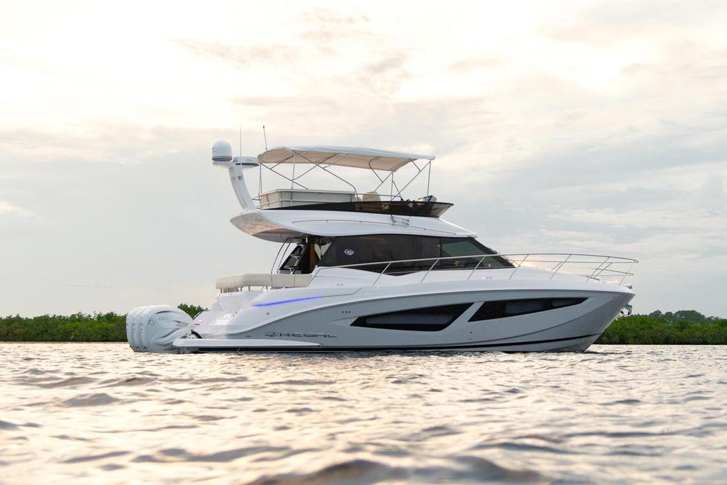 2022 Regal Boats 42 FXO