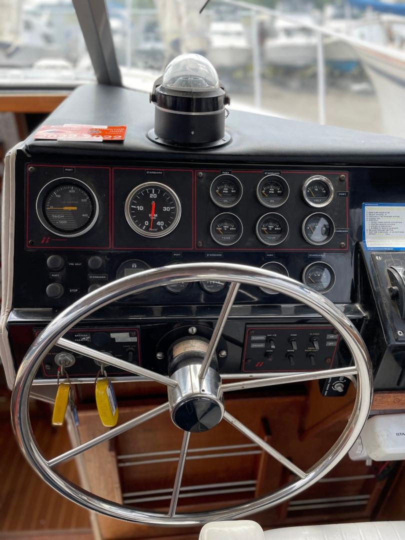 1985 Bayliner 3270